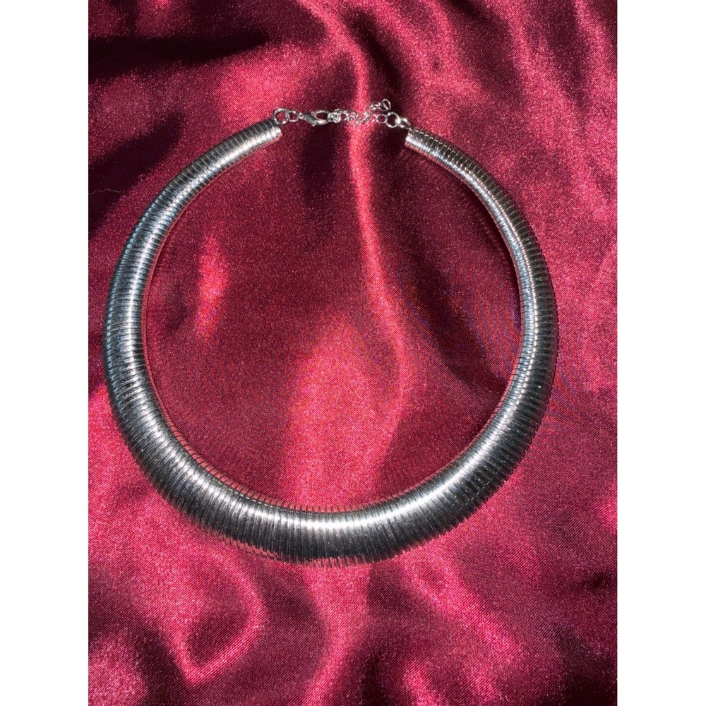 Vintage Silver Tone Ribbed Omega Collar Necklace Statement Tapered Snake Chain